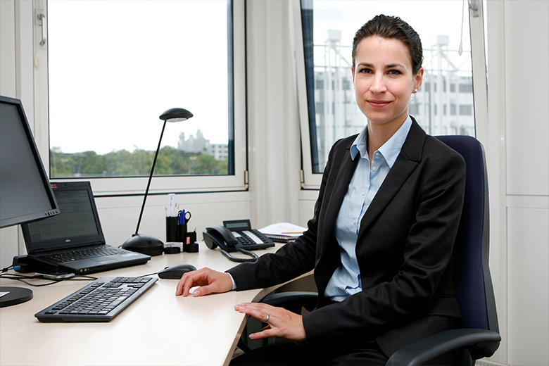 Fotostrecke Unternehmen - Angestellte im Büro