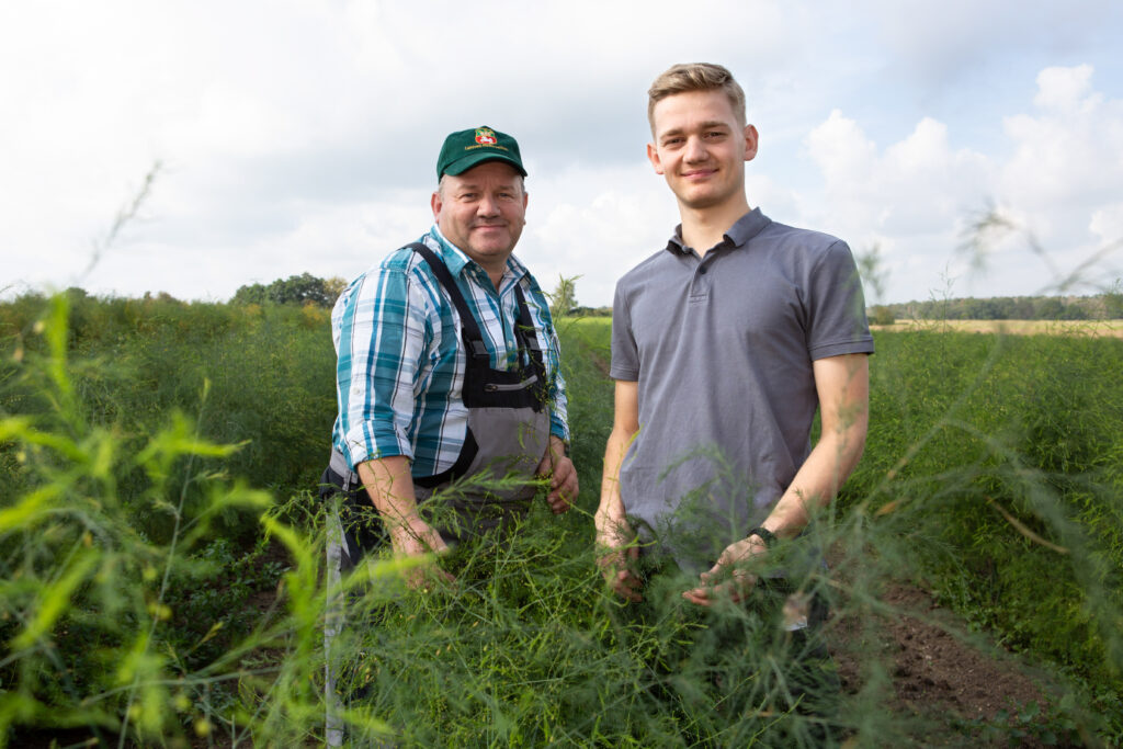 Agenturfoto, Bucholz Spargel, Corporate, Edeka, Erzeugerportrait, Landwirtschaft, Stickerstars, Werbefotos, Werbung, Wir und jetzt für regionale Landwirtschaft